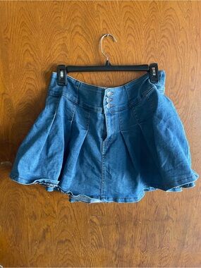 Y2K Pleated Denim Skirt 🩷